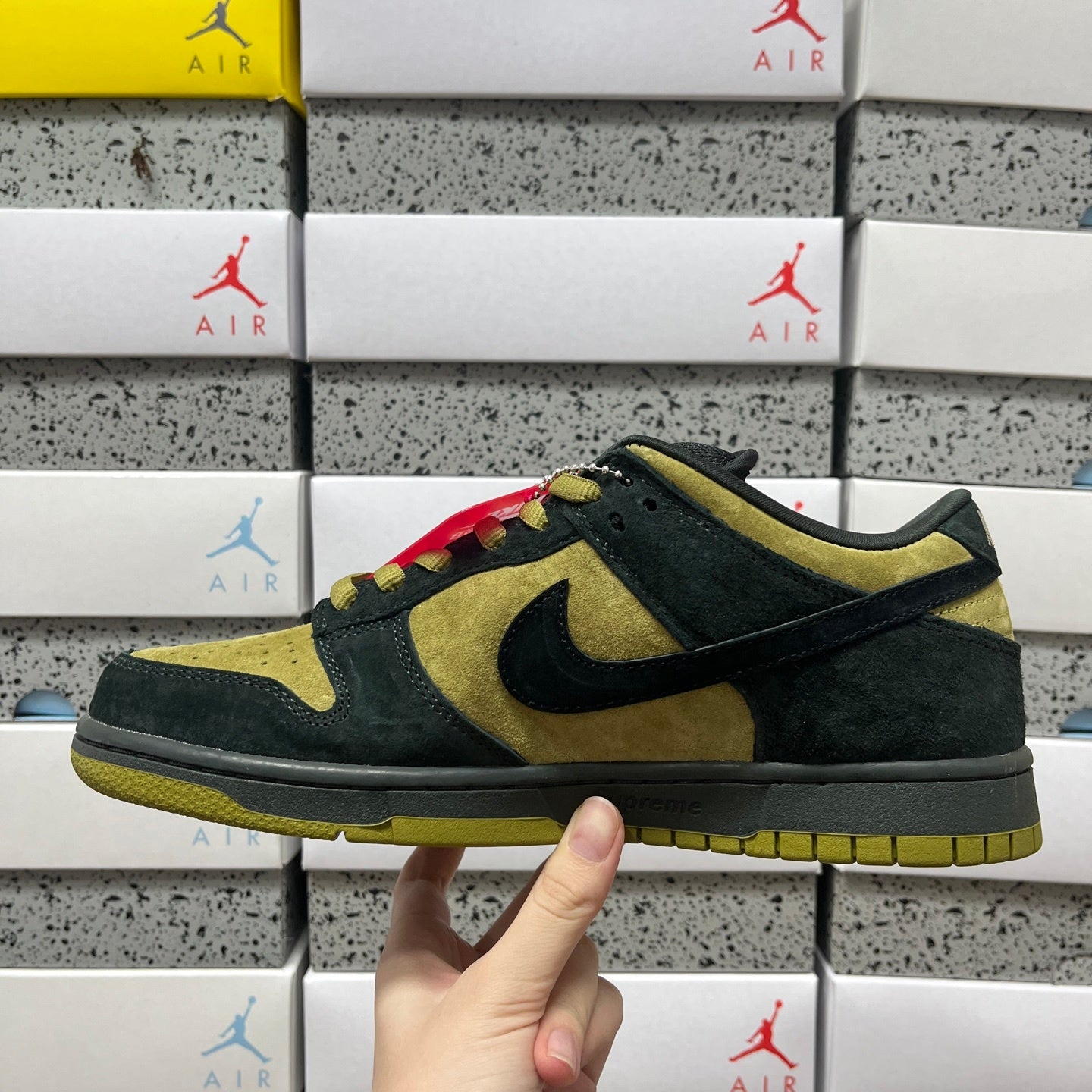 Supreme x Nike Dunk Low SB 'Camper Green'