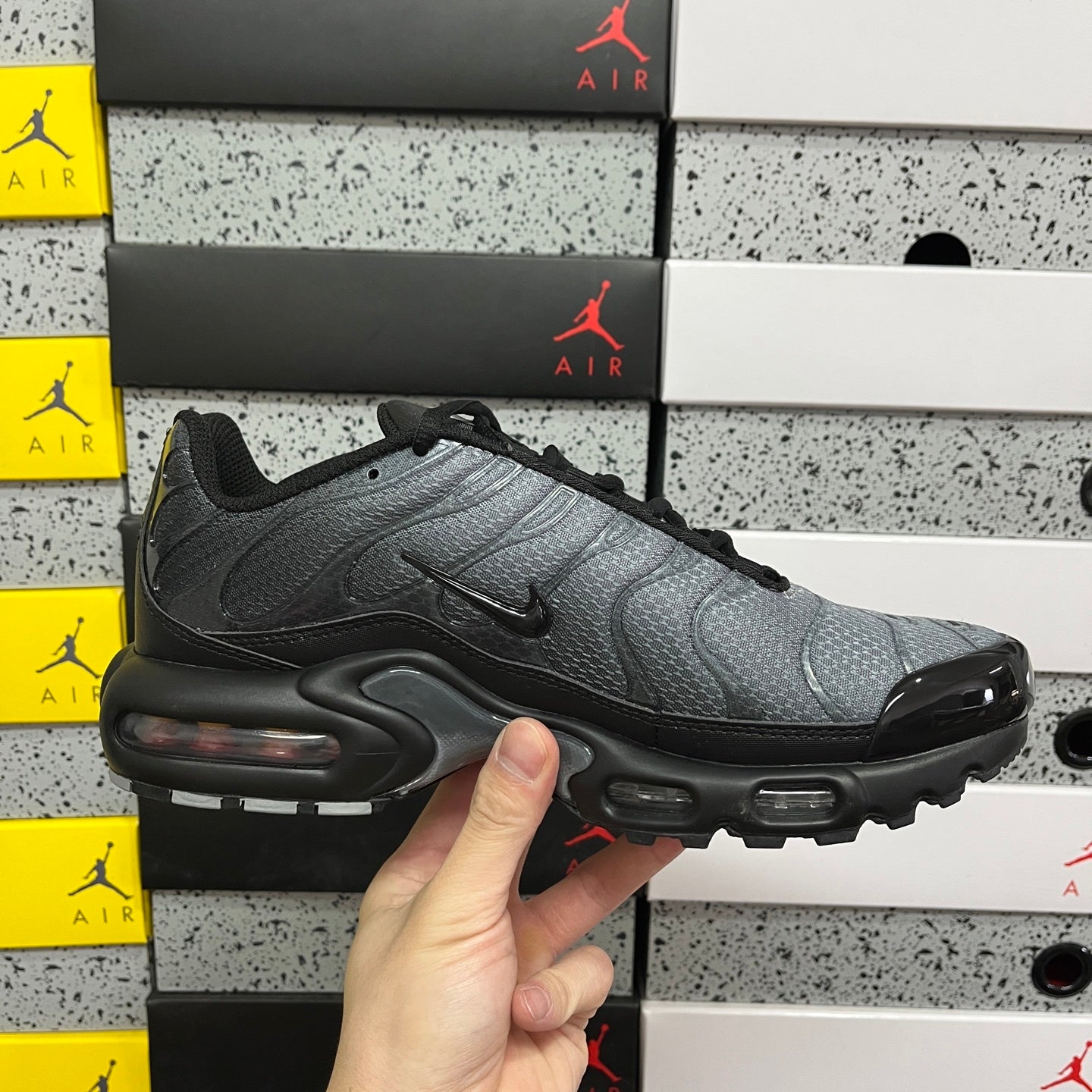 Paris Saint-Germain x Nike Air Max Plus 'Black Particle Grey'