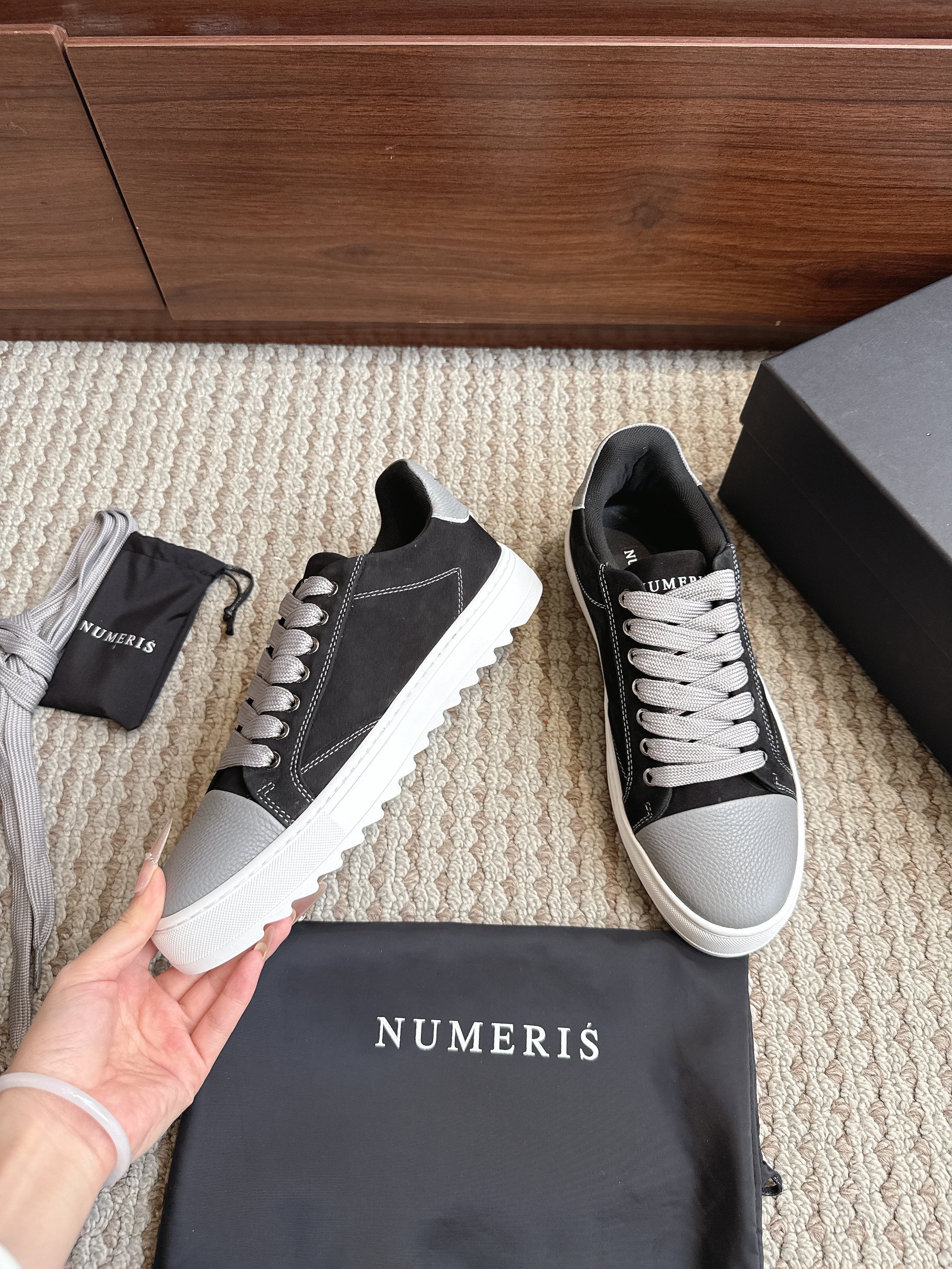 Numeris Atelier 'Ice Grey'