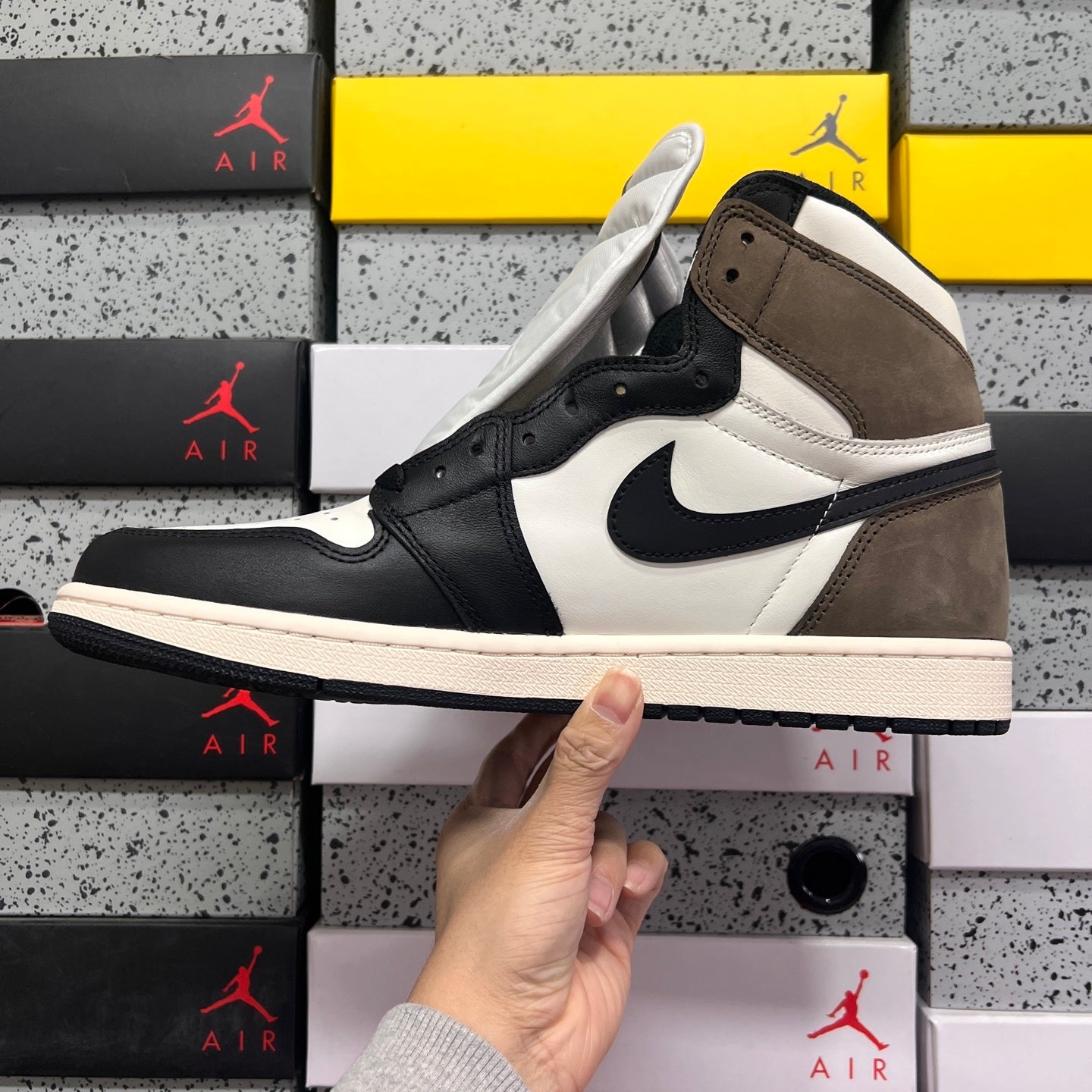 Air Jordan 1 Retro High OG 'Dark Mocha'