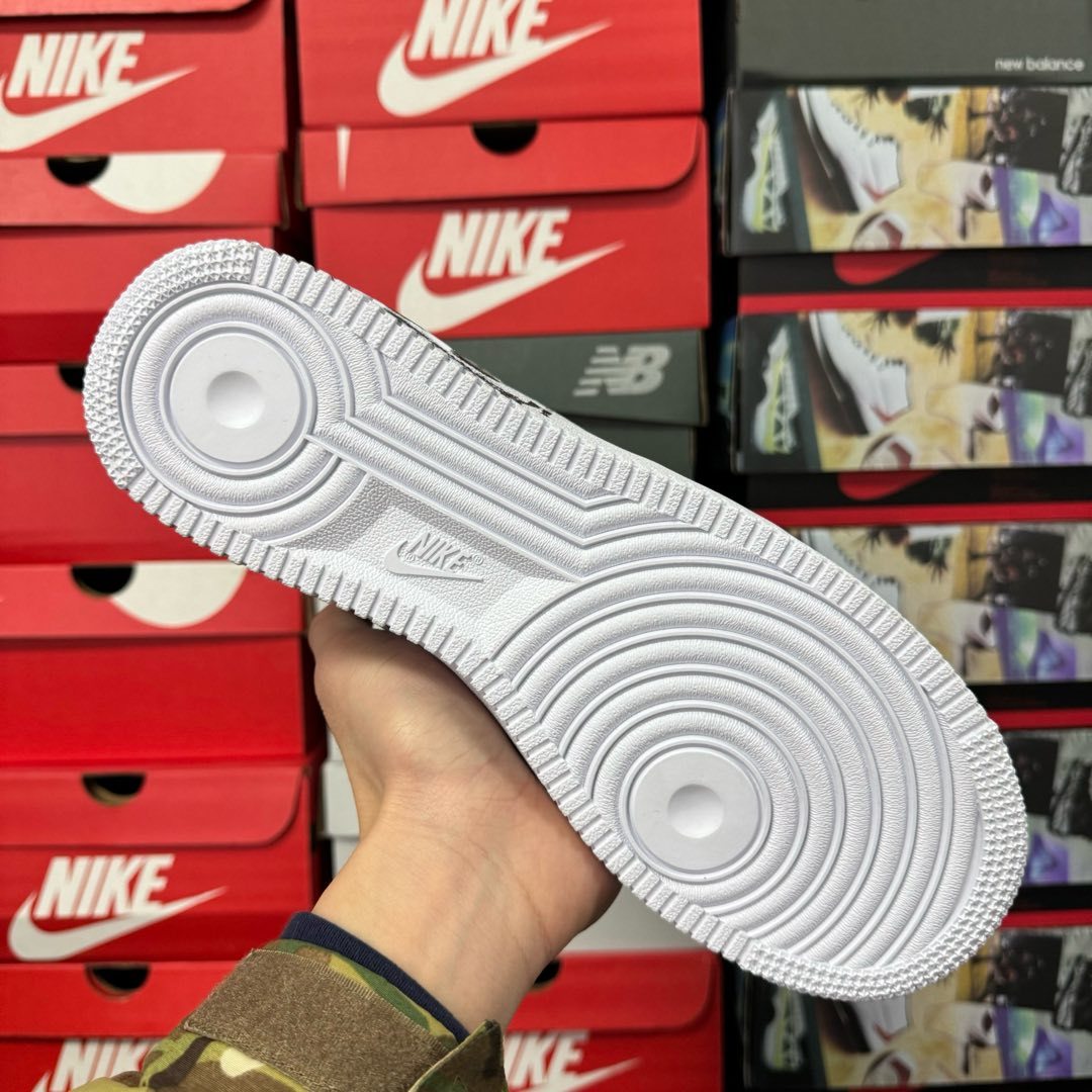 Supreme x Comme des Garçons SHIRT x Nike Air Force 1 Low 'Eyes'