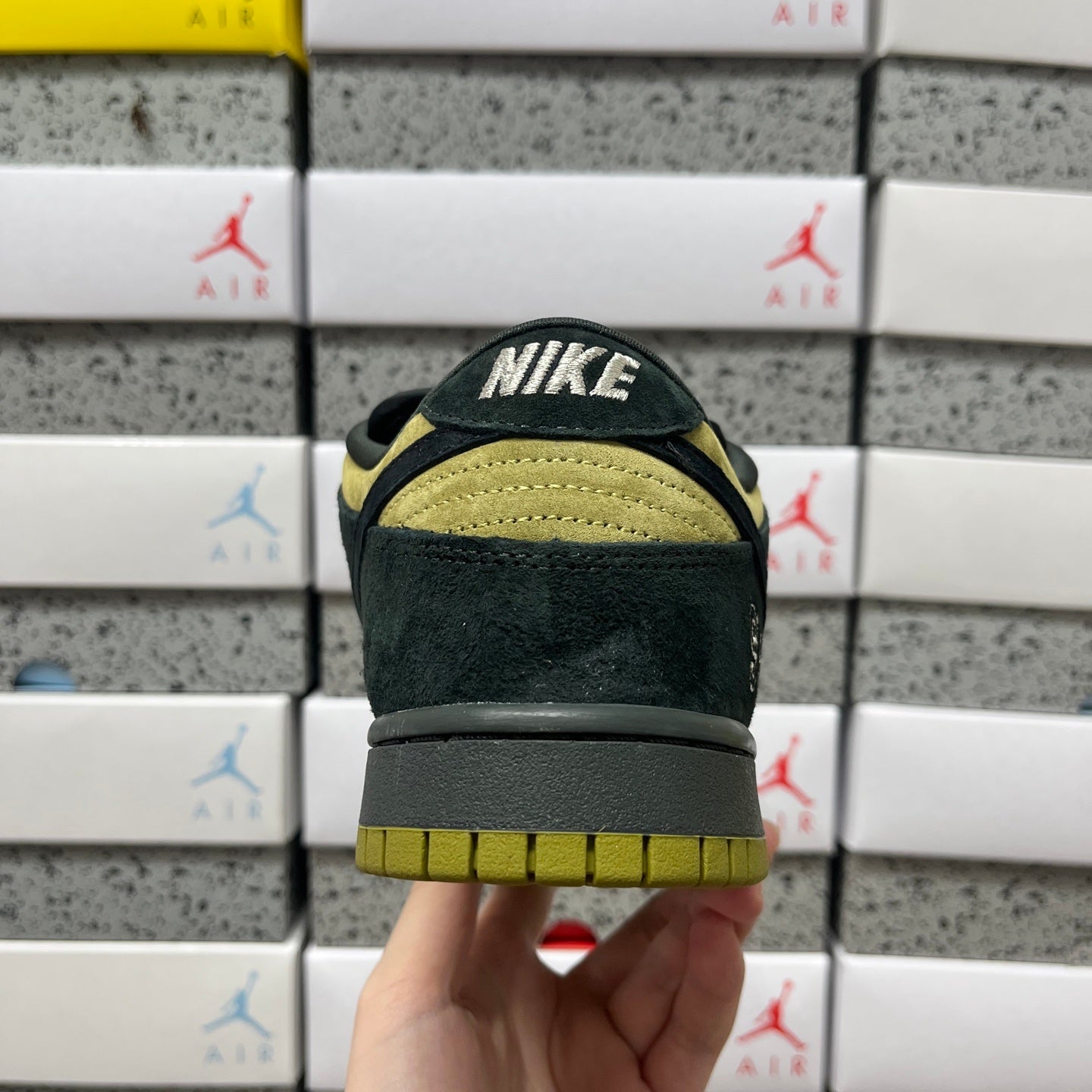 Supreme x Nike Dunk Low SB 'Camper Green'