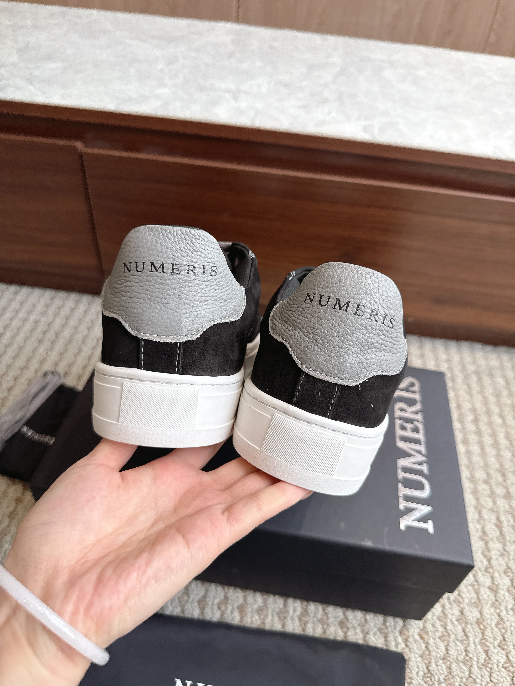 Numeris Atelier 'Ice Grey'