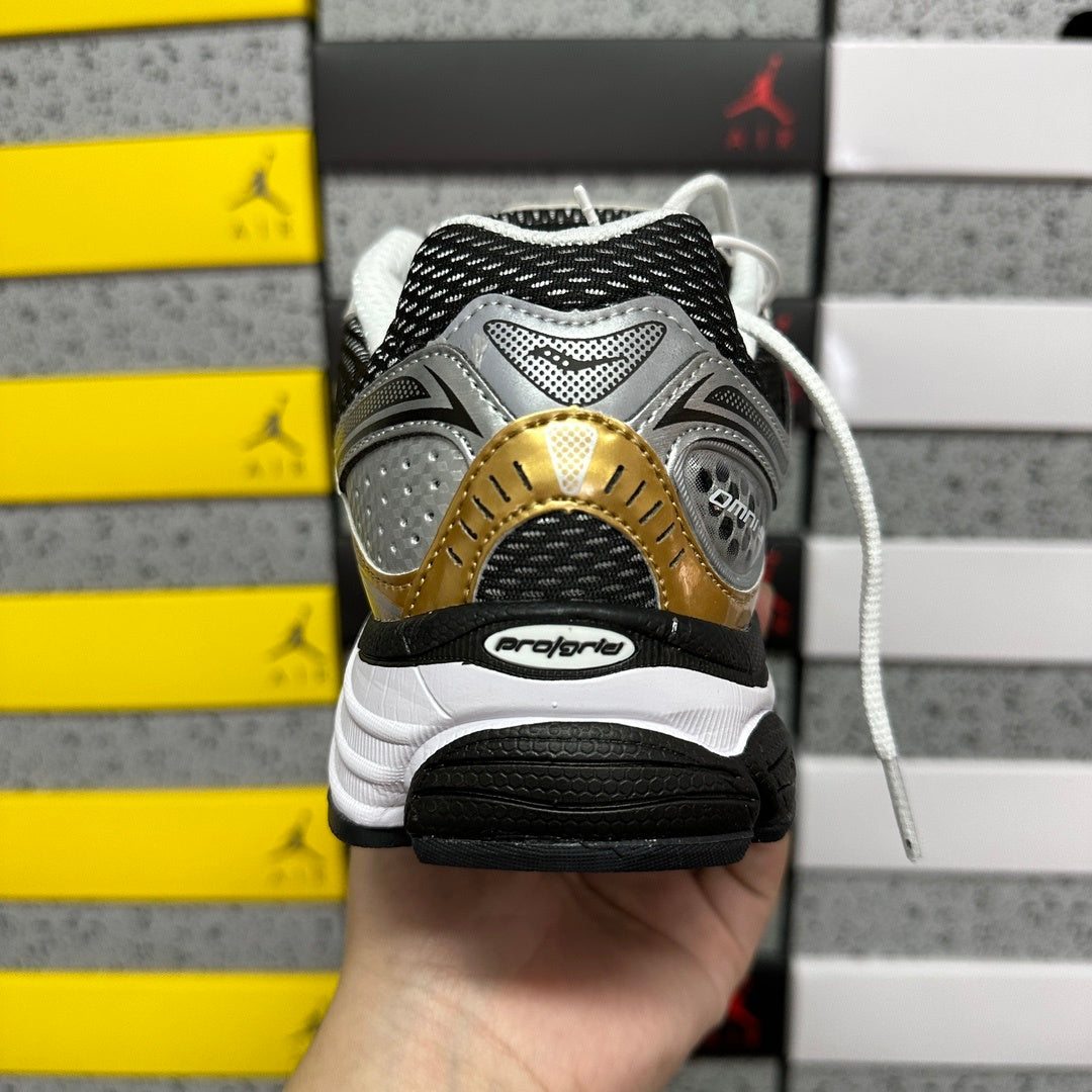 Saucony ProGrid Omni 9 'Silver Gold'