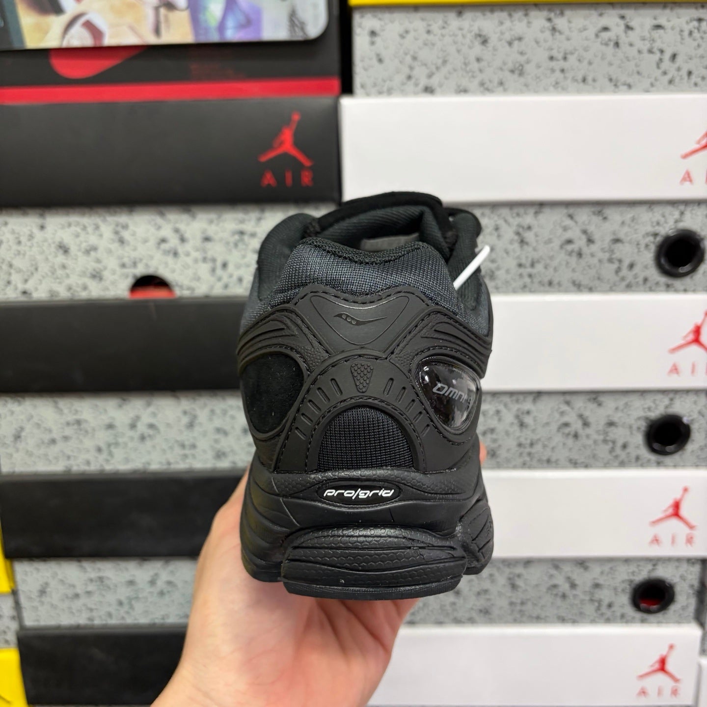 Saucony ProGrid Omni 9 'Armor Pack - Black' 2