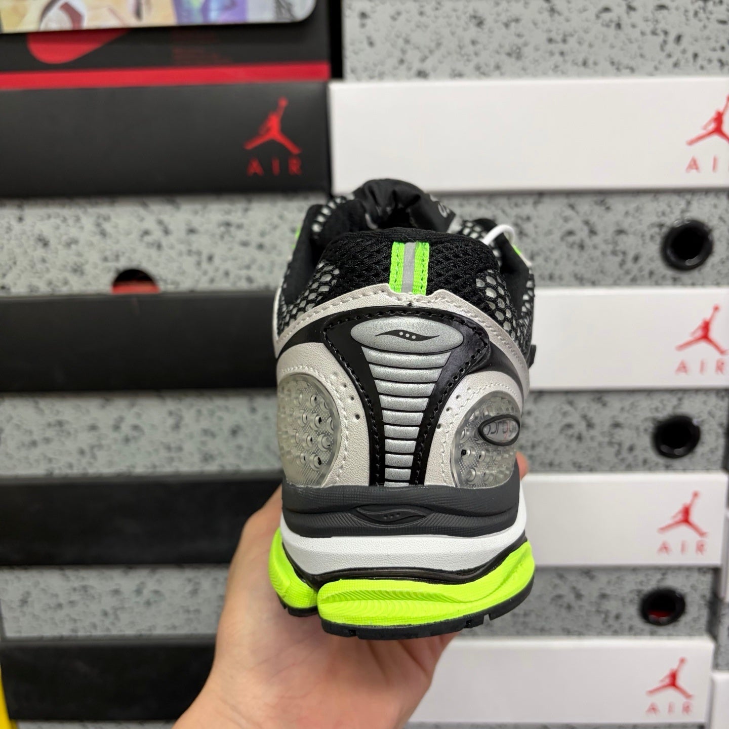 Saucony ProGrid Triumph 4 'Black Silver Fluo Green'