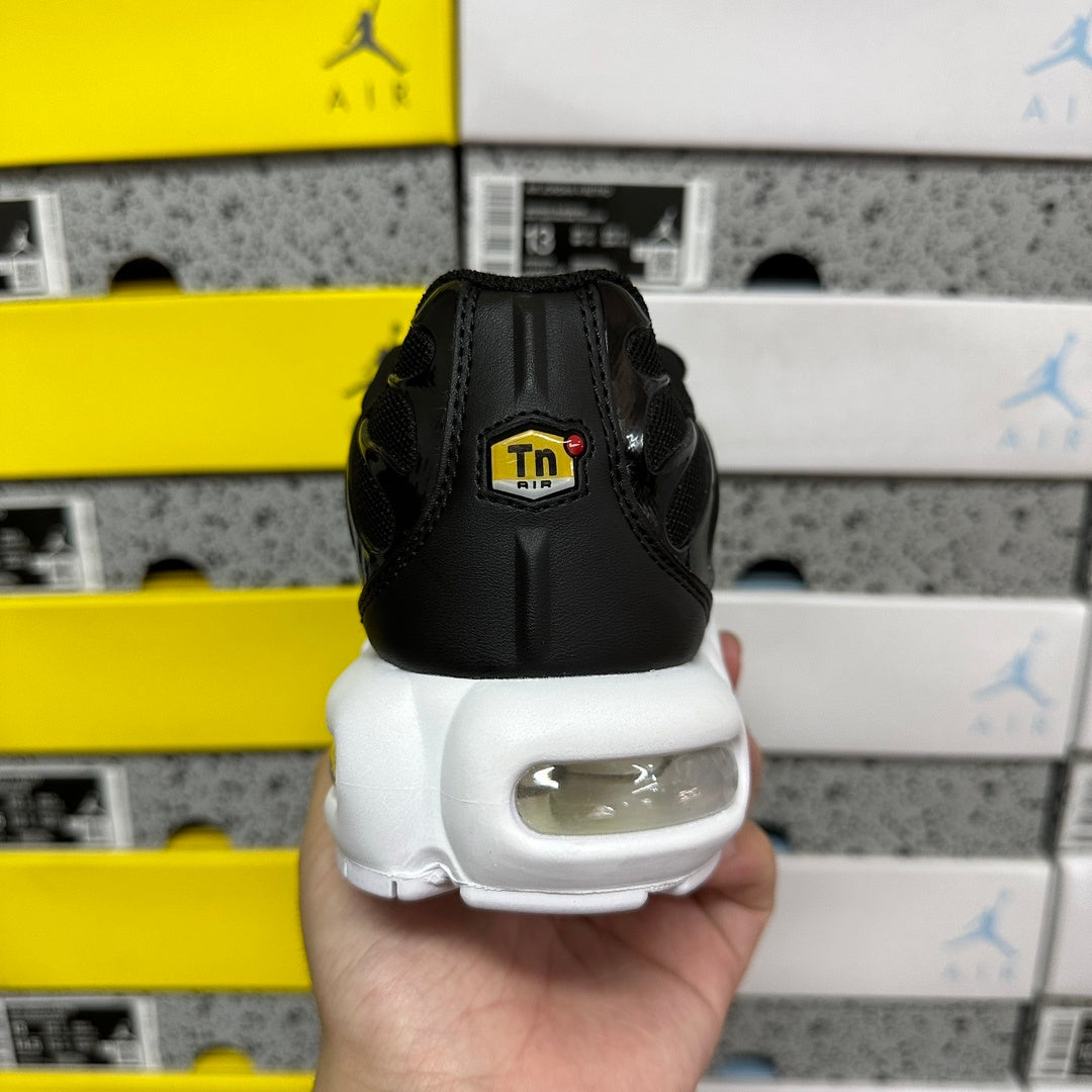 Nike Wmns Air Max Plus 'Black White'