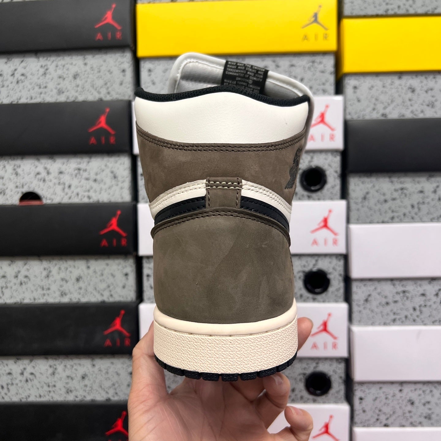Air Jordan 1 Retro High OG 'Dark Mocha'