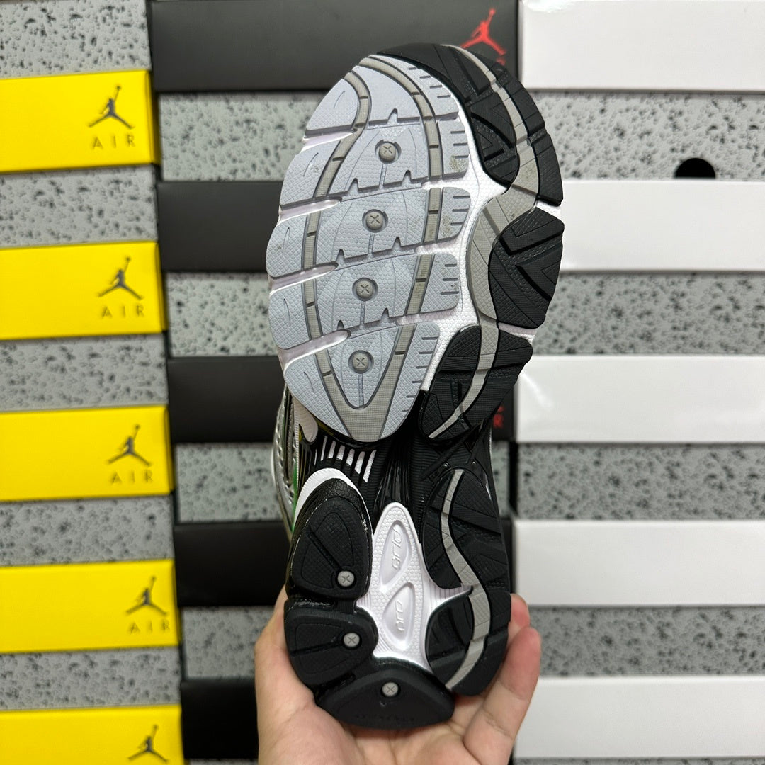 Saucony OG ProGrid Omni 9 'Silver Green'