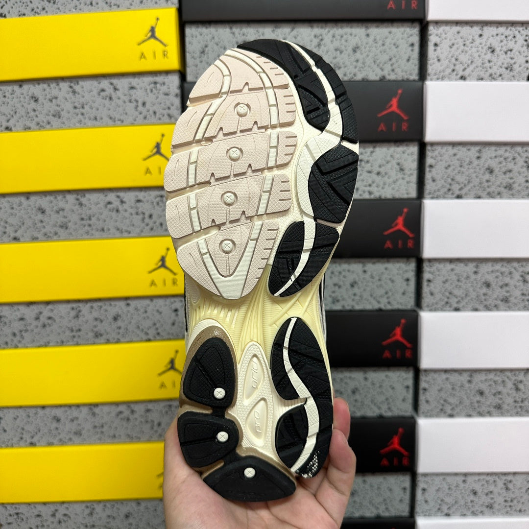 Saucony OG ProGrid Omni 9 'Gold'