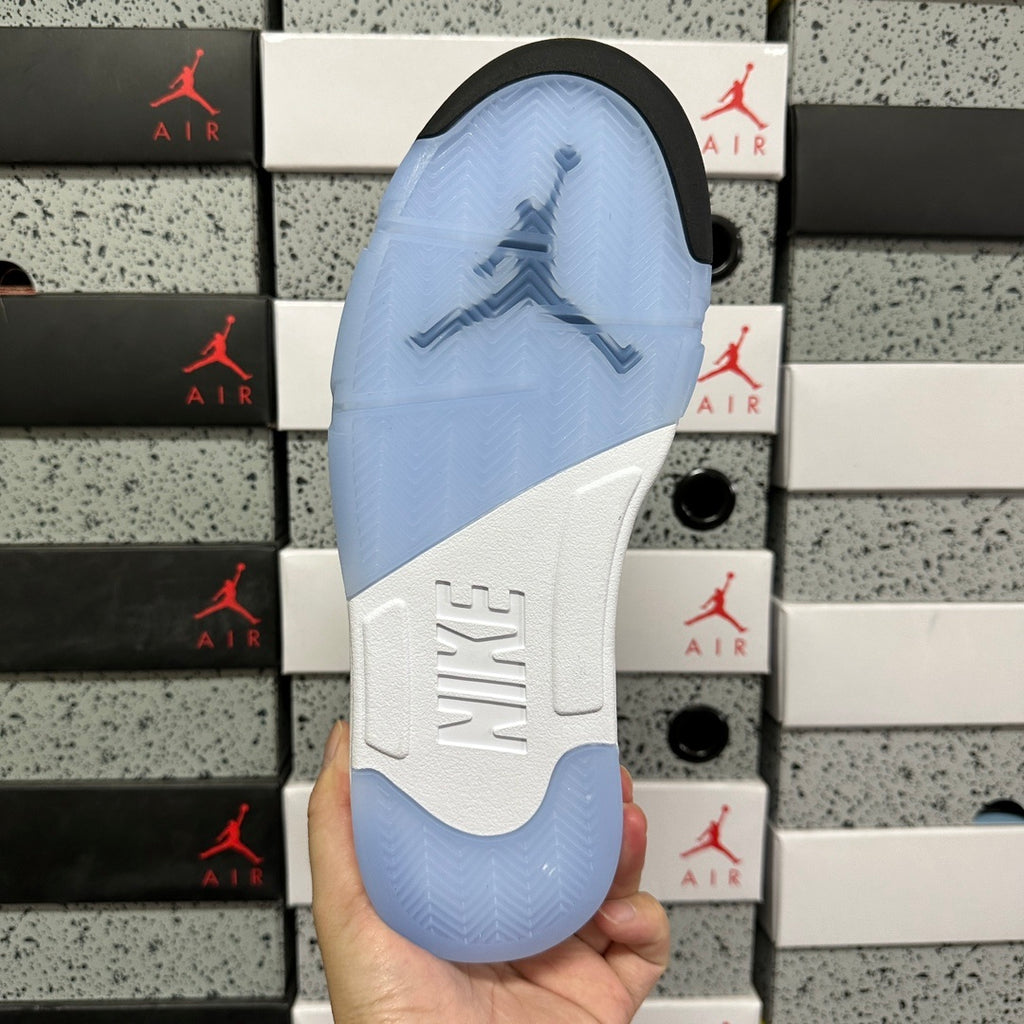 Air Jordan 5 Retro 'White Metallic' 2026