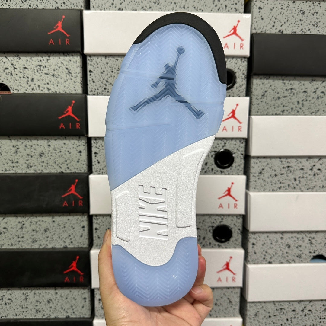 Air Jordan 5 Retro 'White Metallic' 2026