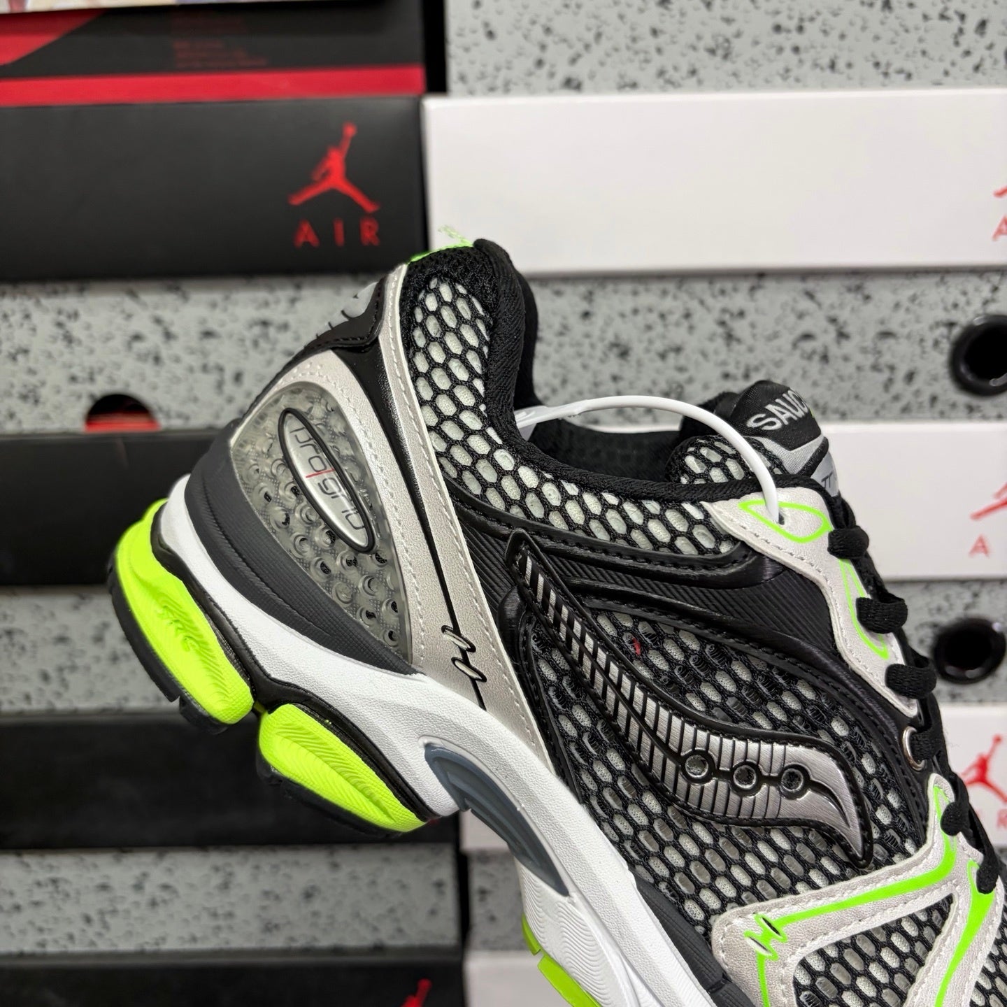 Saucony ProGrid Triumph 4 'Black Silver Fluo Green'