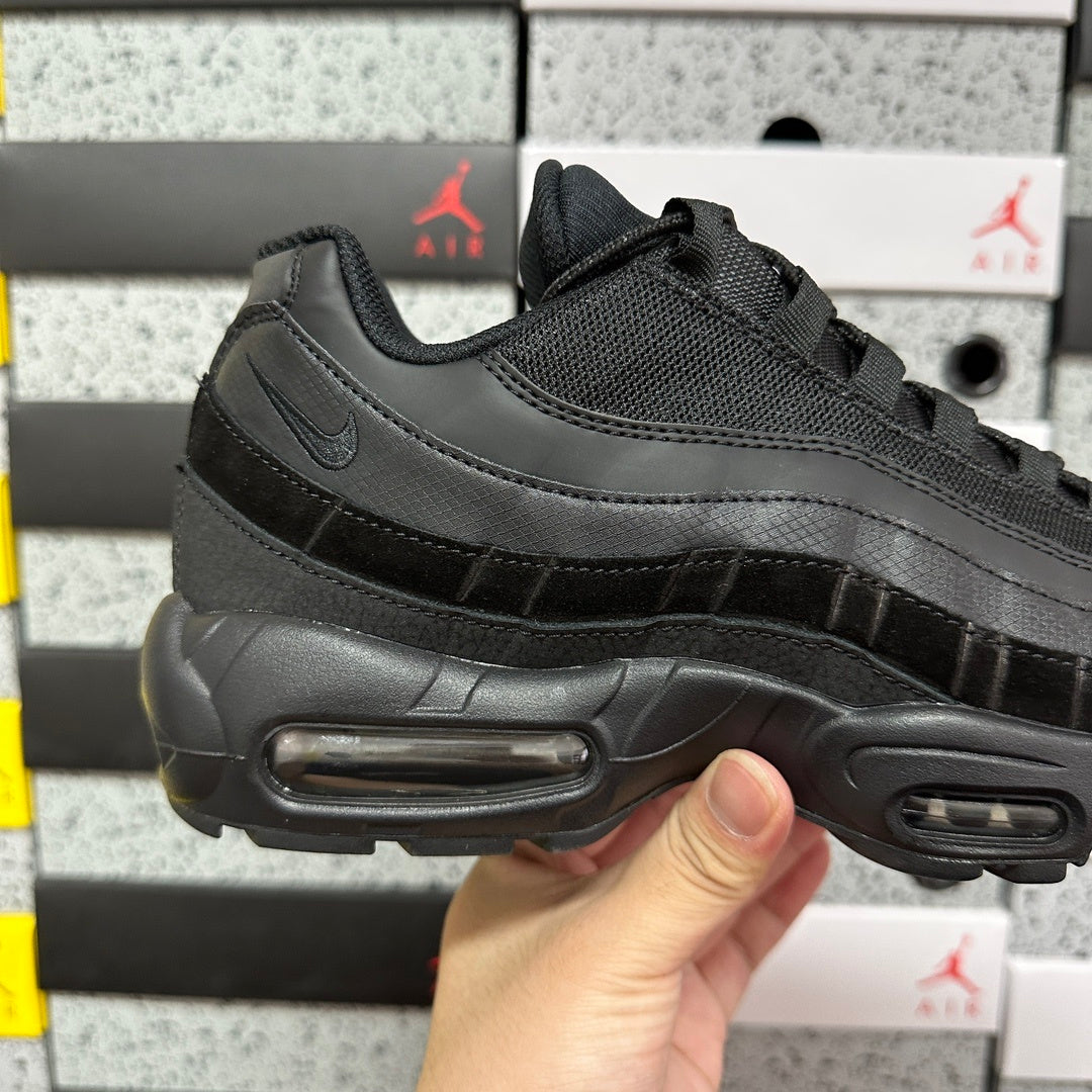 Nike Air Max 95 Essential 'Triple Black'