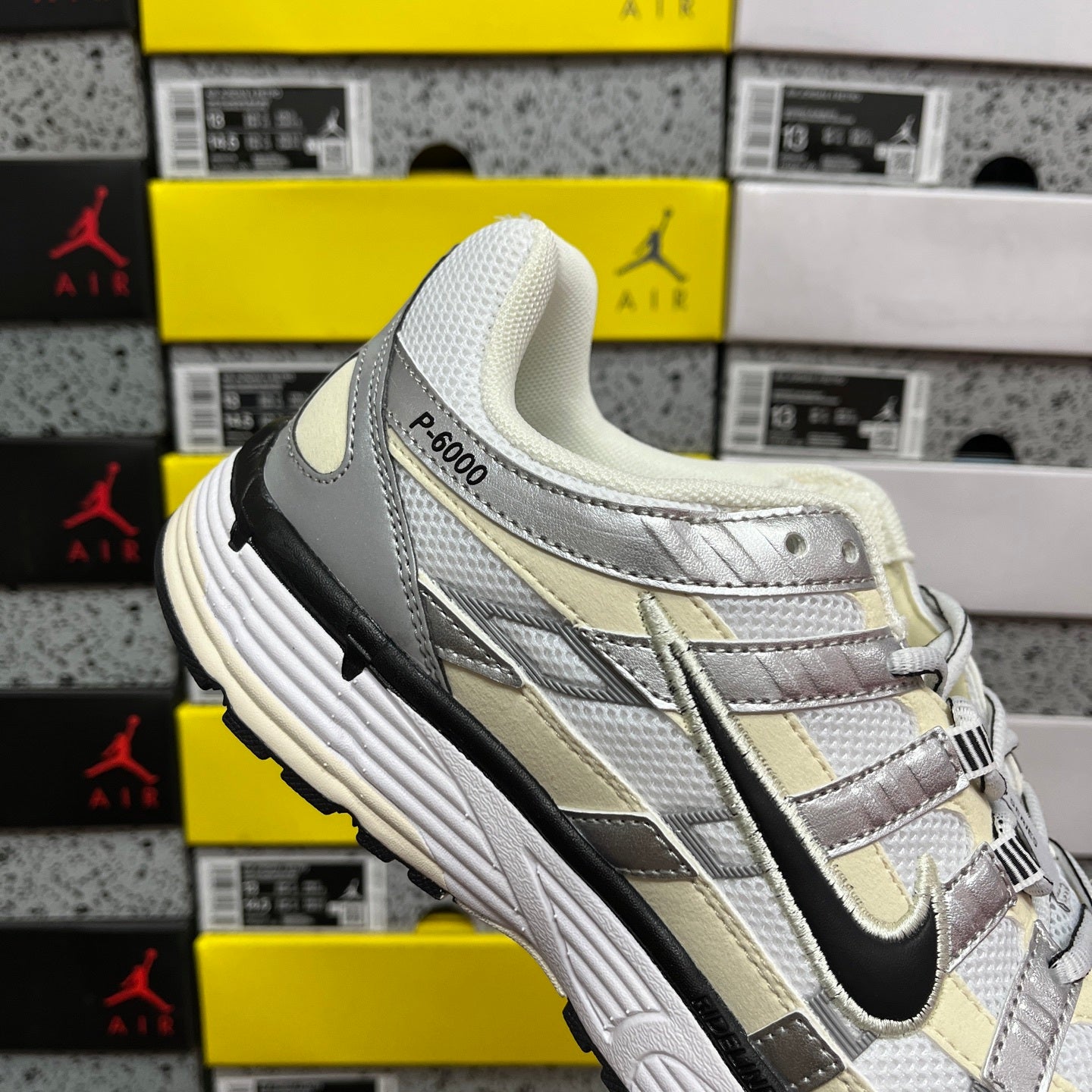 Nike Wmns P-6000 'Coconut Milk Metallic Silver'