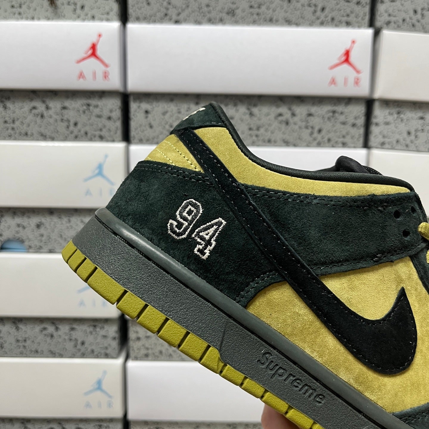 Supreme x Nike Dunk Low SB 'Camper Green'