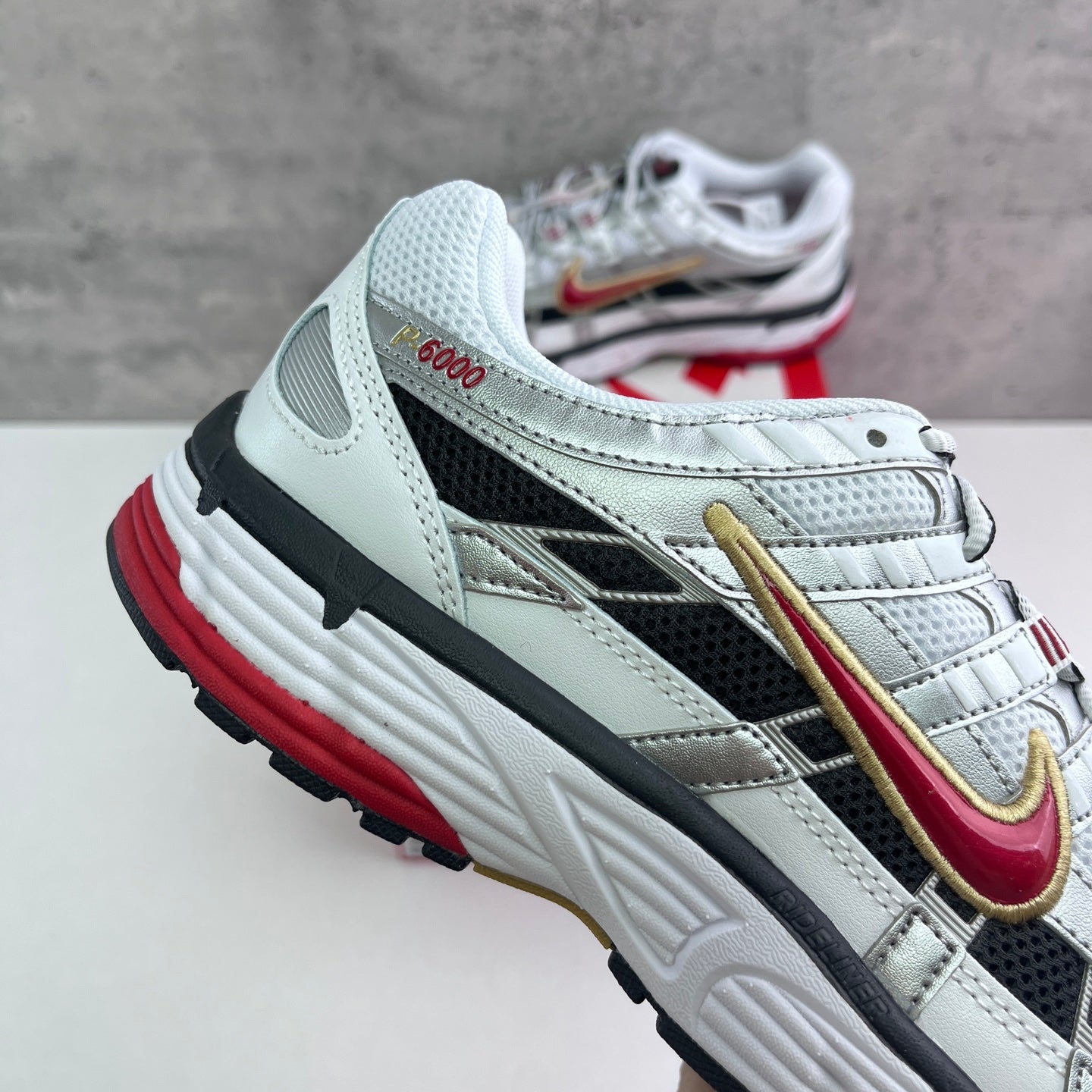 Nike Wmns P-6000 CNPT 'Metallic Silver Red'