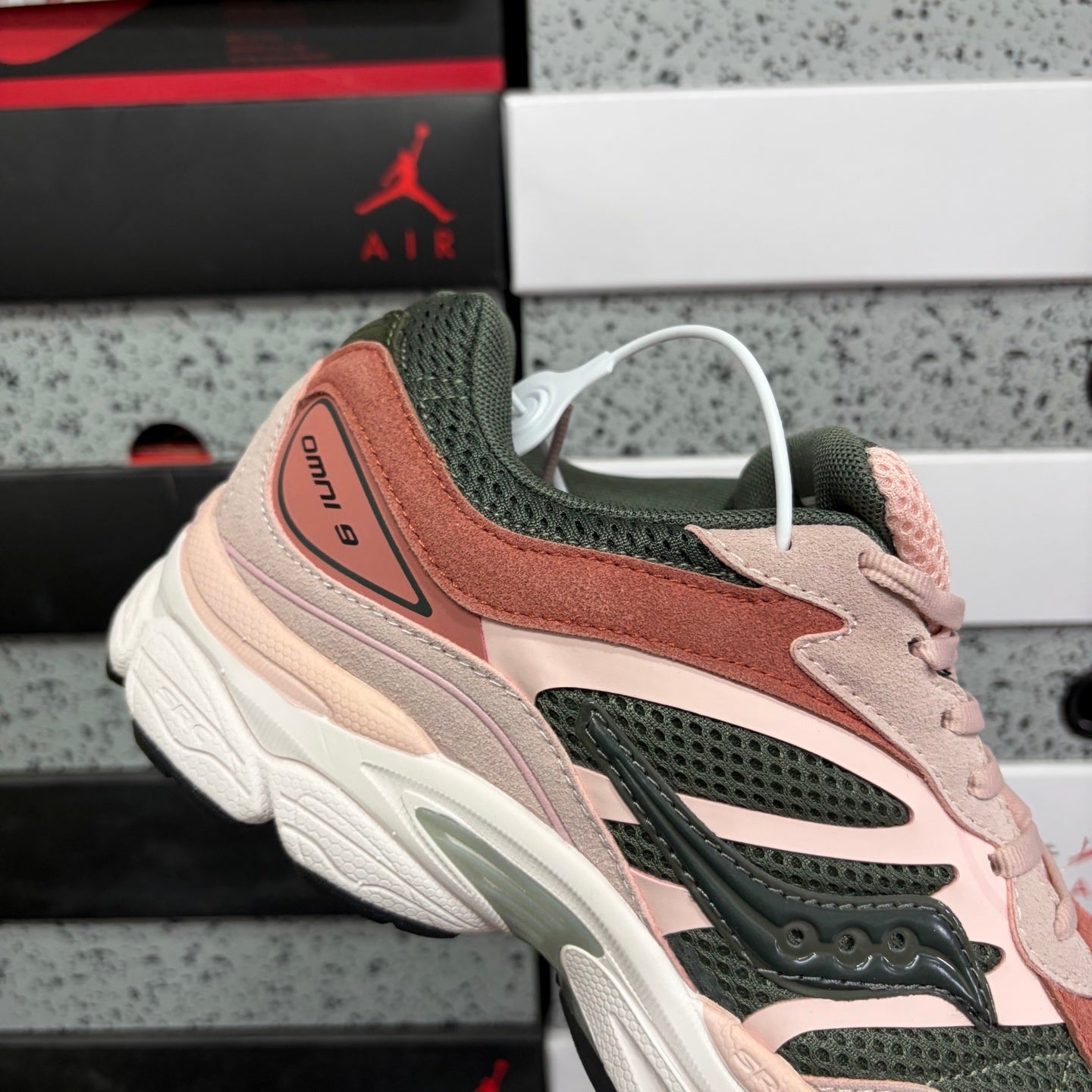 Saucony ProGrid Omni 9 Premium 'Dust Pink Green'