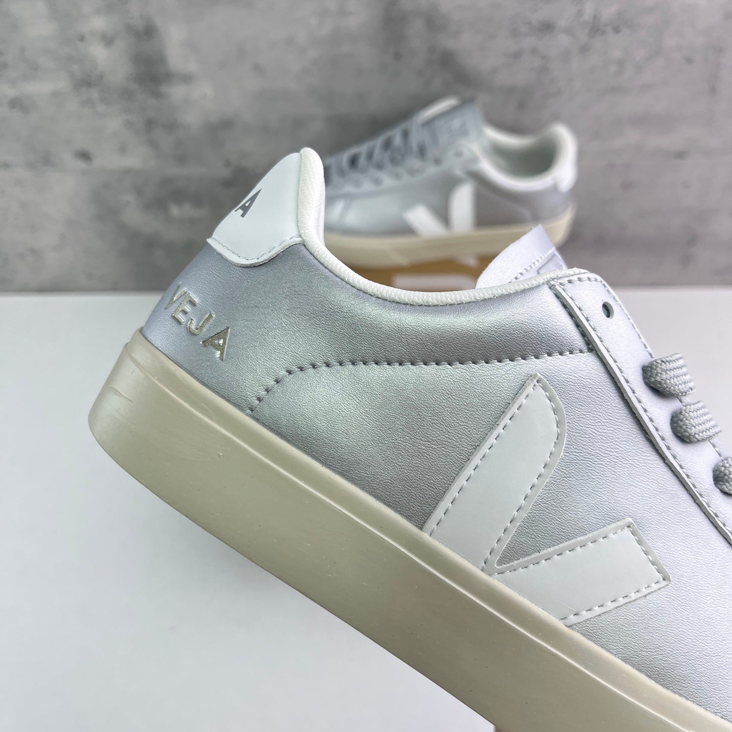 Veja Campo Low Chromefree Silver White