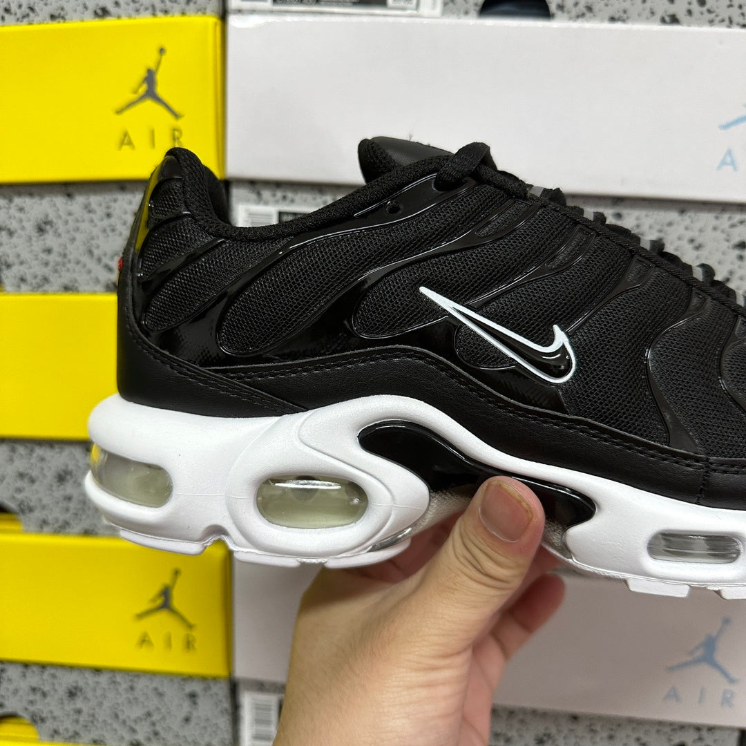 Nike Wmns Air Max Plus 'Black White'