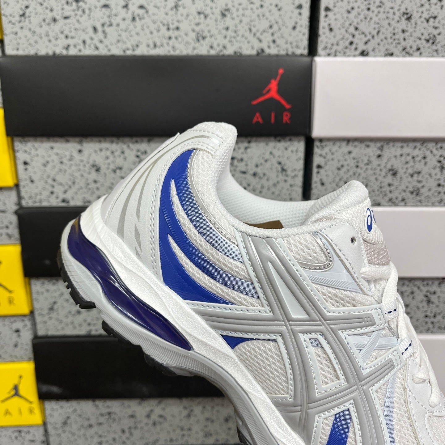 Asics Gel-Sekiran White Lapis