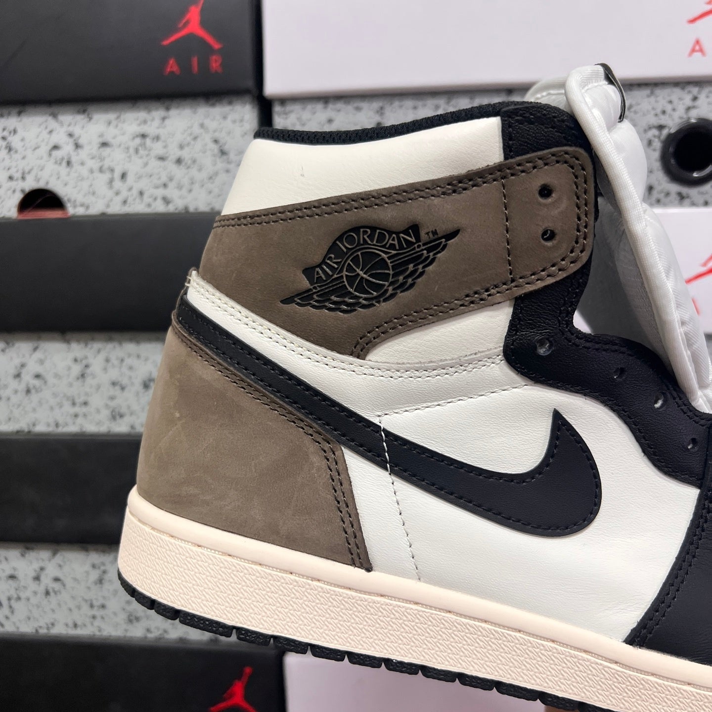 Air Jordan 1 Retro High OG 'Dark Mocha'
