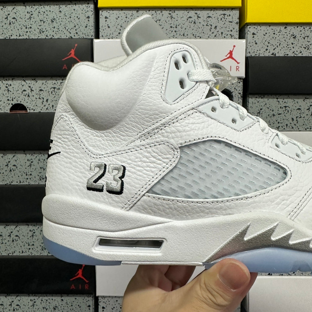 Air Jordan 5 Retro 'White Metallic' 2026