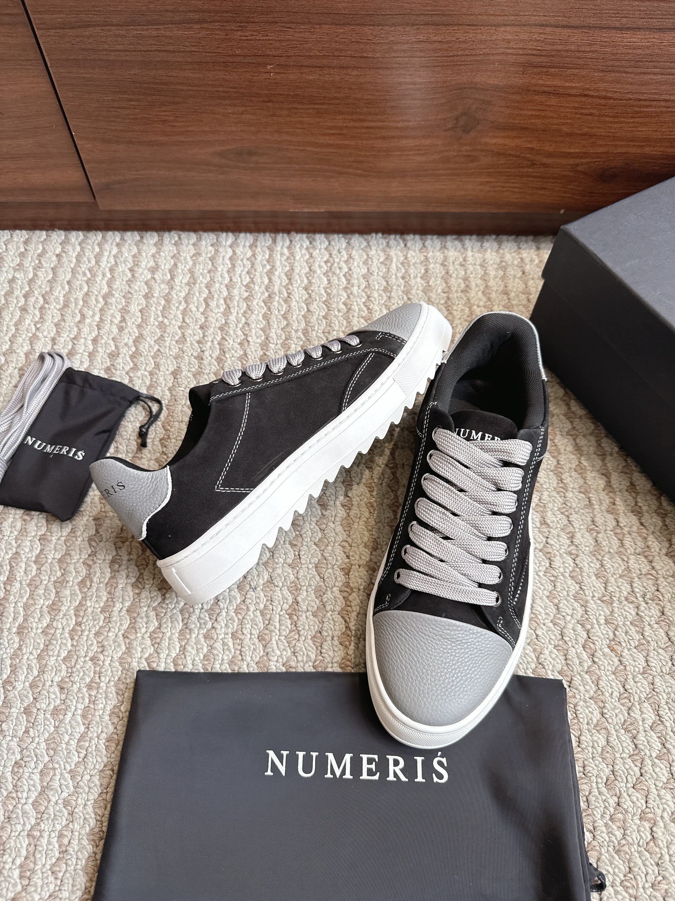 Numeris Atelier 'Ice Grey'