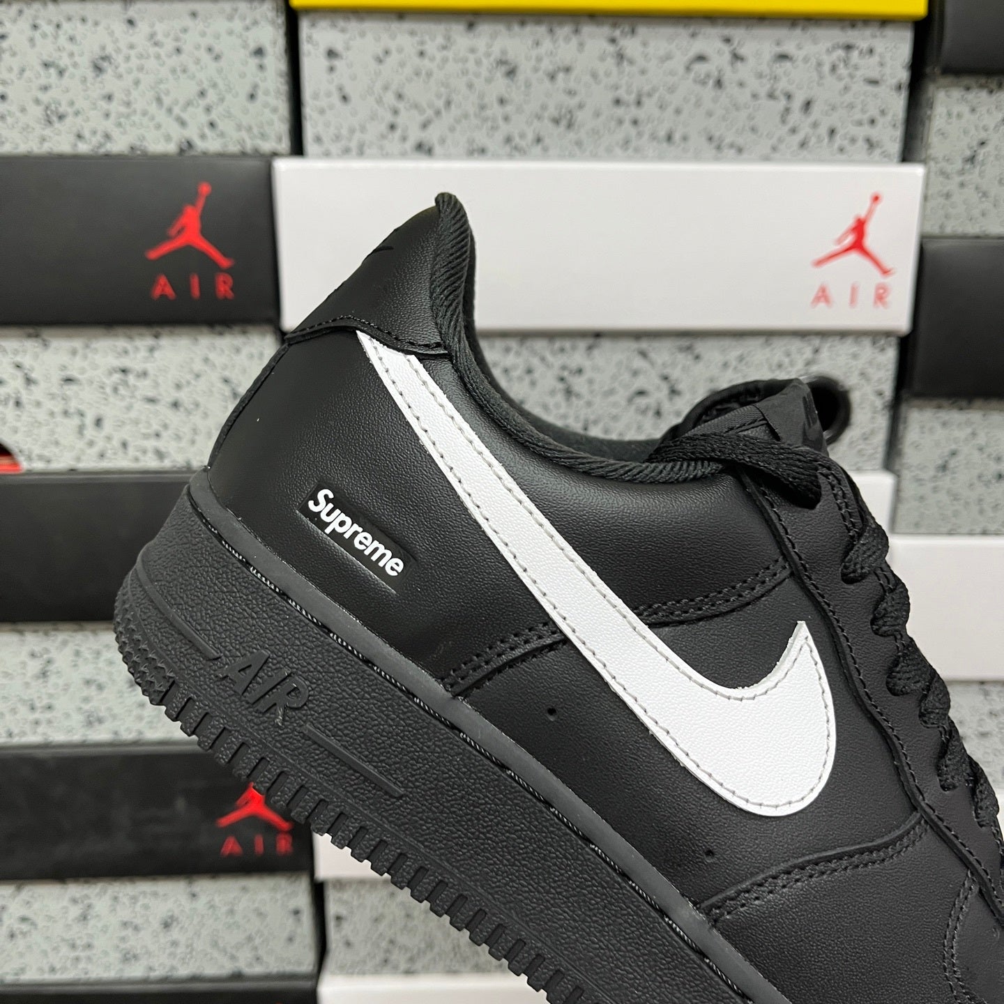 Nike Air Force 1 Low Supreme Black White