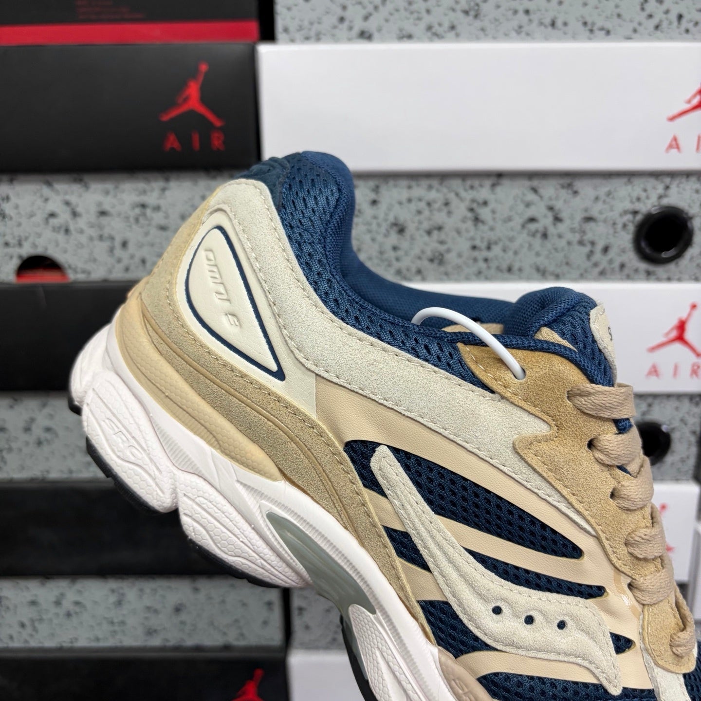 Saucony ProGrid Omni 9 'Beige Blue'