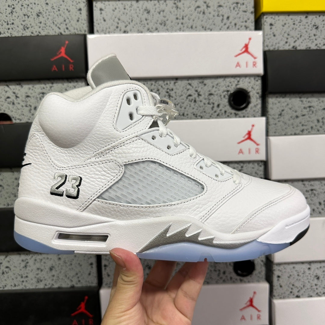 Air Jordan 5 Retro 'White Metallic' 2026