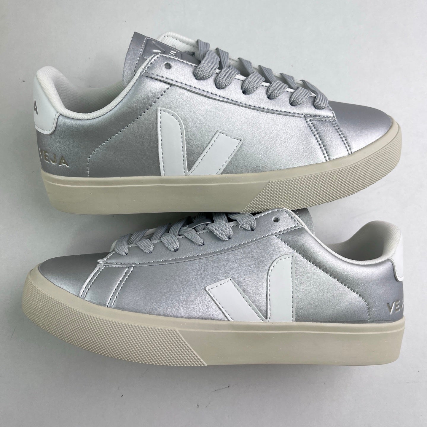 Veja Campo Low Chromefree Silver White