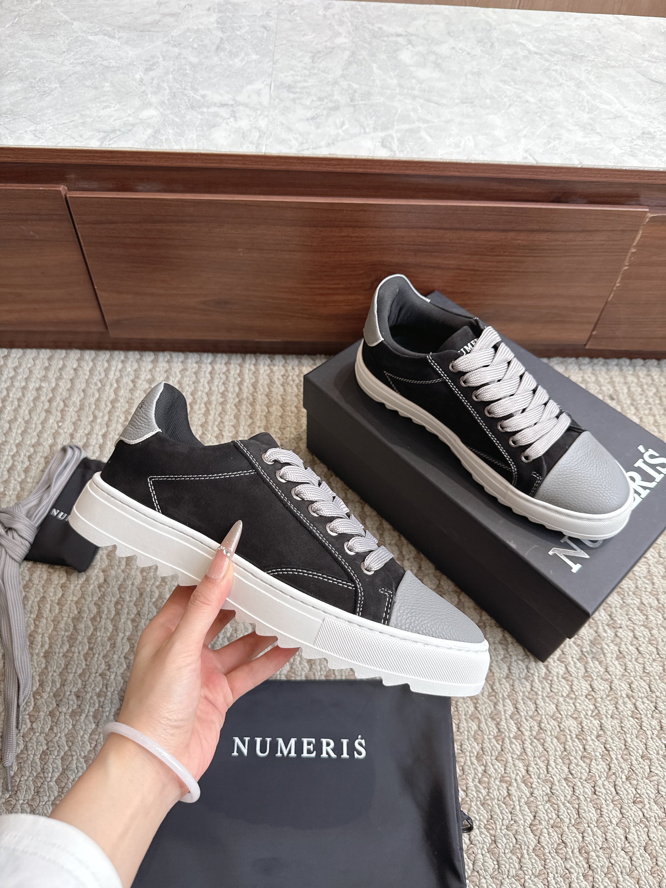 Numeris Atelier 'Ice Grey'